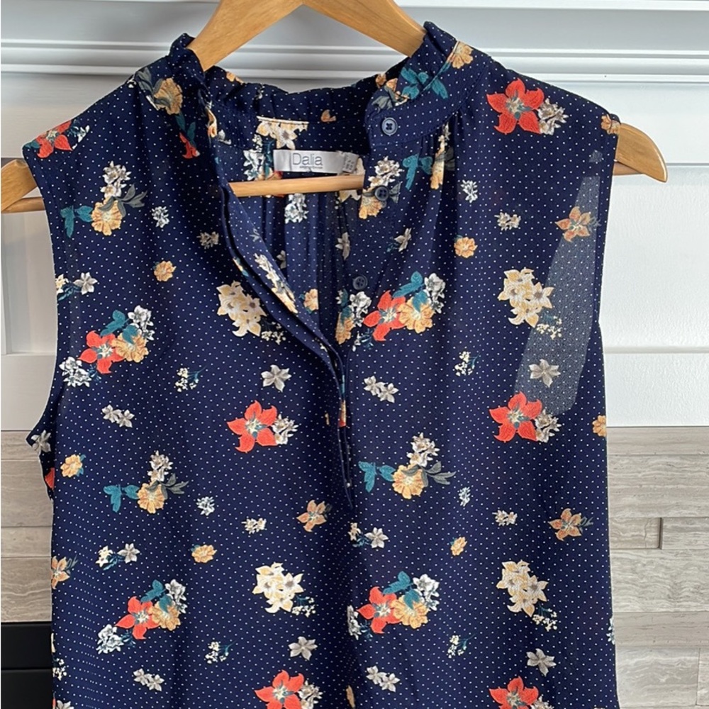 3/$15 Floral dressy tank top
